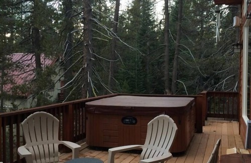 Serene Lakes House | 'Snowflake Chalet' Bright, beautiful, spacious mountain retreat in Serene Lakes