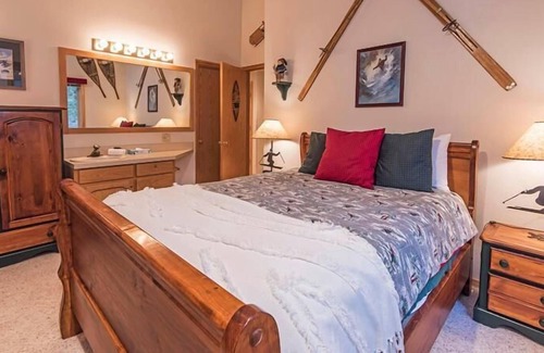 Deer Park House | Snowshoe Inn
