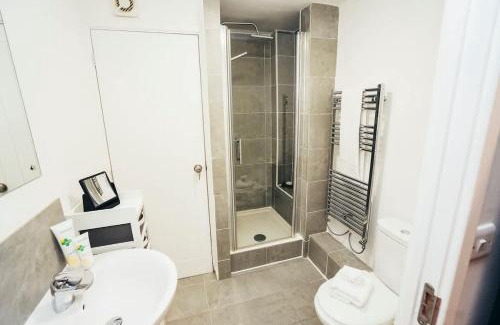 Hilton Apartment | Snug 1BR Apt, Self Check In, Parking, By DerBnB