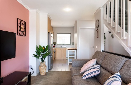 Maribyrnong House | Snug 2-bed Townhouse Near Bustling Shops