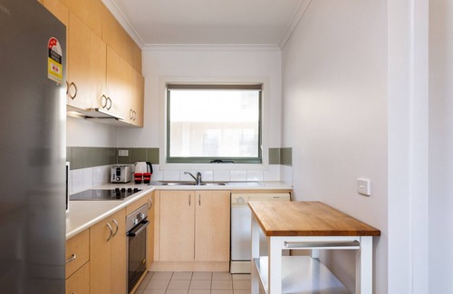 Maribyrnong House | Snug 2-bed Townhouse Near Bustling Shops
