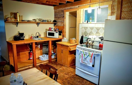 St. Anthony House | Snug and Cozy Hideaway is close to National Parks, BYU Idaho, and River Beach