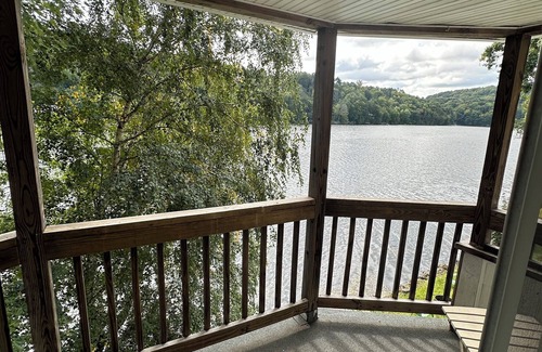 South Britain Apartment | Soak in the Lake Views at the Spacious Waterfront Apartment