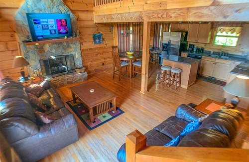 Buck Mountain Cabin | Soak Under the Stars: Hot Tub + Fall Foliage Views @ A Heavenly View