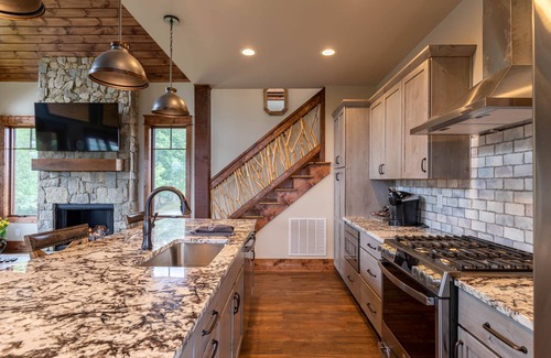 Elk Park House | Soaring Hawk Lodge at Eagles Nest - pet run, big views, two suites