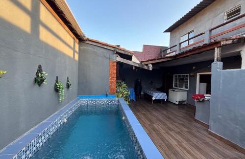 Ipiranga House | Sobrado com Piscina Perto Praia