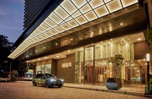 Sri Hartamas Apartment | Societe Suite by Lyfehaus