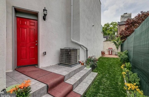 Society Hill House | Society Hill - 2 Bedroom, 2 Bathroom and Kitchen