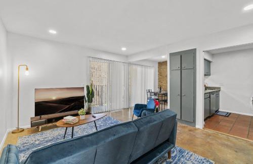 Bouldin Apartment | SOCO Park view The Perfect Location Free Pkg