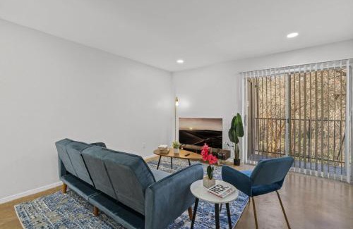 Bouldin Apartment | SOCO Park view The Perfect Location Free Pkg