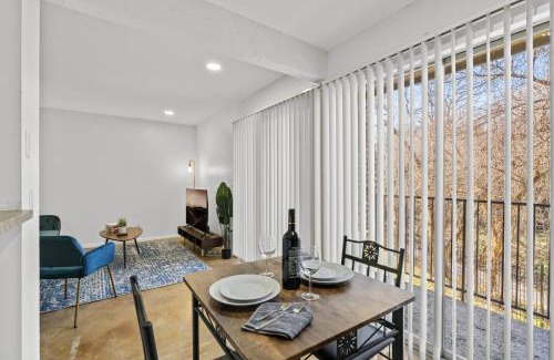 Bouldin Apartment | SOCO Park view The Perfect Location Free Pkg