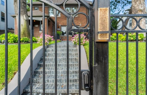 Oak Lawn House | SoCozyBlue Suite Oak Lawn/Uptown