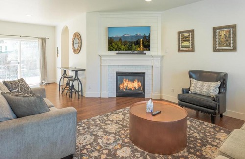 Larkspur House | Soft Tail