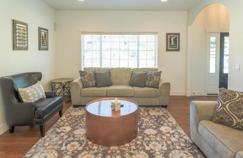 Larkspur House | Soft Tail