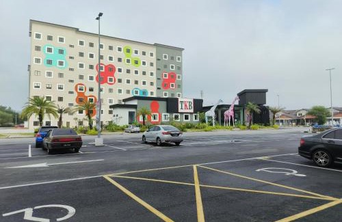 Bota Hotel | Soho LESTARI