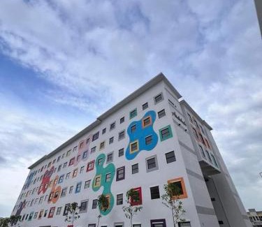 Bota Hotel | Soho LESTARI