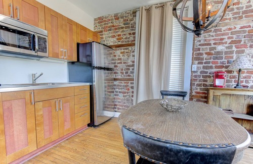 Charleston Historic District Condo | Soho Suite-Where Luxury & Location Meet