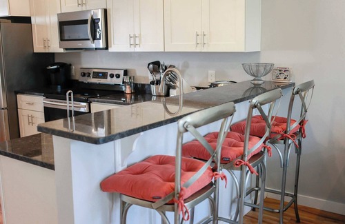 Chic's Beach Apartment | Sojourn's Sea Views with Balcony Sleeps 6