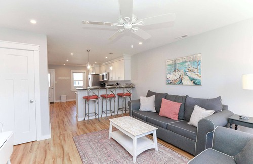 Chic's Beach Apartment | Sojourn's Sea Views with Balcony Sleeps 6