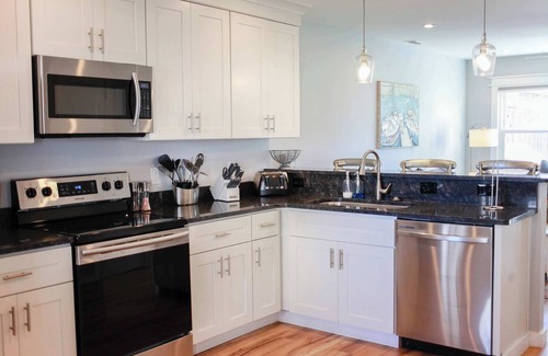 Chic's Beach Apartment | Sojourn's Sea Views with Balcony Sleeps 6