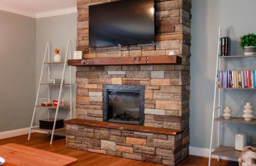 Bayview House | Sojourn Spacious Family Retreat with Fenced Backyard