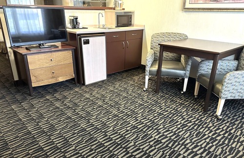 Parkrose Hotel | Sojourn Suites Portland Airport