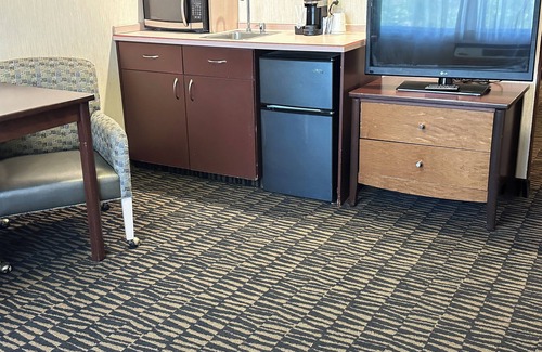 Parkrose Hotel | Sojourn Suites Portland Airport