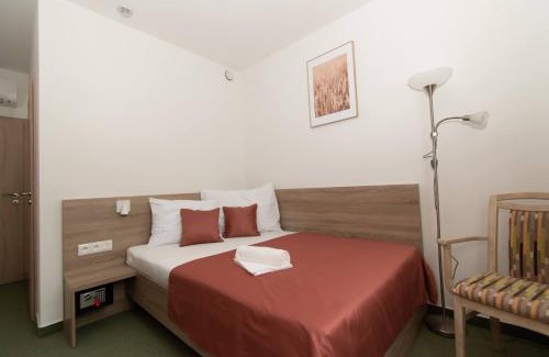 Malacky Hotel | Solid Gold Garni Hotel