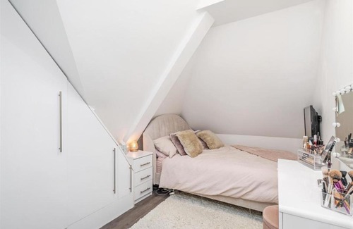 Solihull Apartment | Solihull Town Centre Spacious Studio Apartment