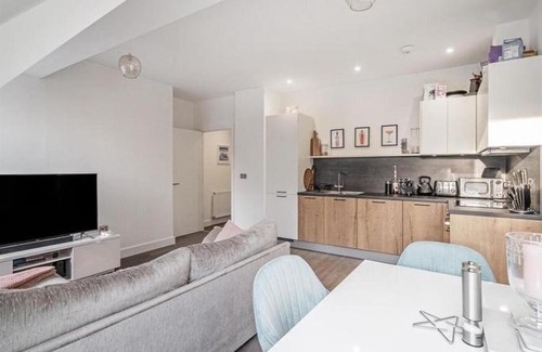 Solihull Apartment | Solihull Town Centre Spacious Studio Apartment