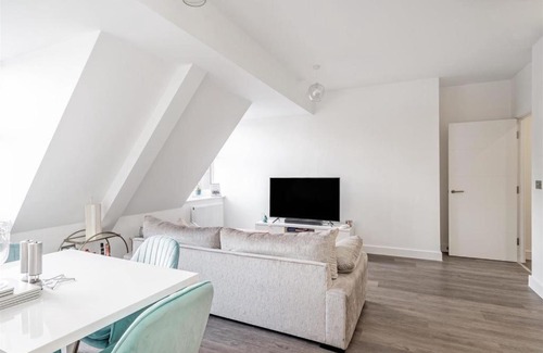 Solihull Apartment | Solihull Town Centre Spacious Studio Apartment