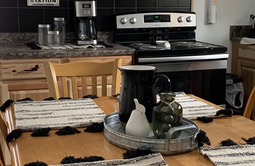 Bellepoint House | Solindas Rest. Located on the beautiful New River.