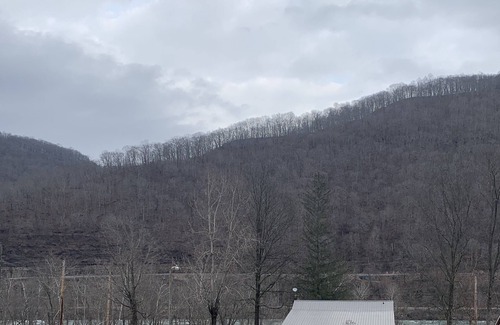 Bellepoint House | Solindas Rest. Located on the beautiful New River.