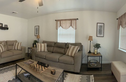 Bellepoint House | Solindas Rest. Located on the beautiful New River.