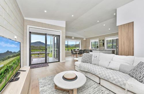 Broke House | Somerville Wines Lux Escape 3-Bedroom Cottage Near Broke Wineries