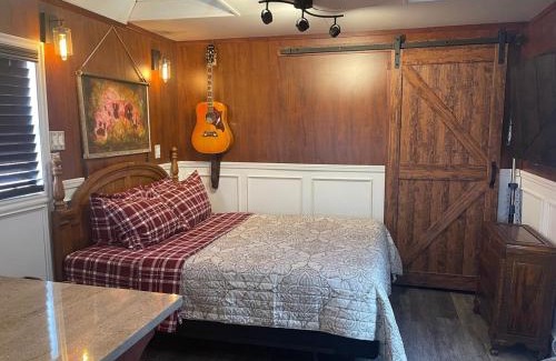 Fredonia House | Something to Write Home about