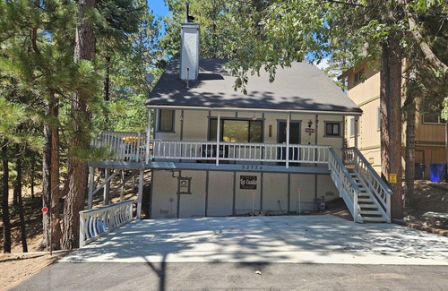 Arrowbear Lake Cabin | Somethings old, somethings new, clean and cozy just for you.