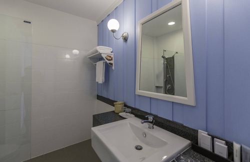 Ko Sichang Hotel | Somewhere Koh Sichang