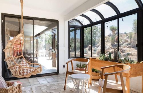 Yucca Valley House | Sommer Ranch I Hiking Trails & Mountain Views