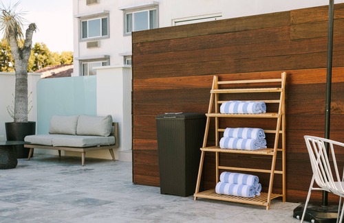 Newport Shores Apartment | Sonder Solarena | Queen Room