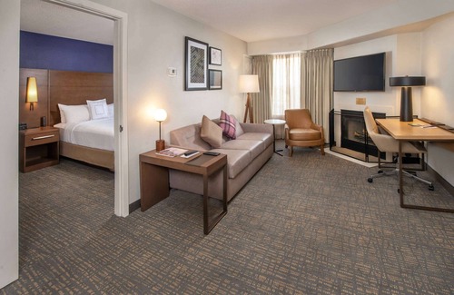 Linthicum Heights Hotel | Sonesta ES Suites Baltimore BWI Airport