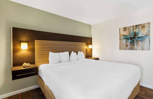 Fairbanks Hotel | Sonesta Essential NW Houston