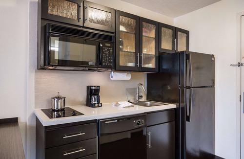 Braintree Hotel | Sonesta Simply Suites Boston Braintree