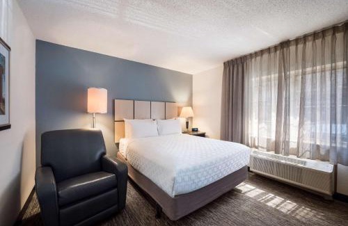 Lansing Hotel | Sonesta Simply Suites Lansing