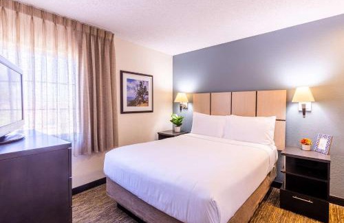 Lansing Hotel | Sonesta Simply Suites Lansing