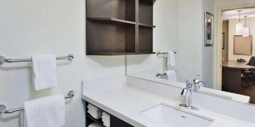 Lansing Hotel | Sonesta Simply Suites Lansing