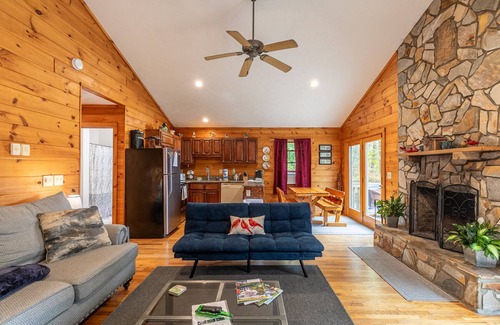 Vilas Cabin | Songbird Cabin is serenity tucked away on the edge of a Christmas Tree Farm