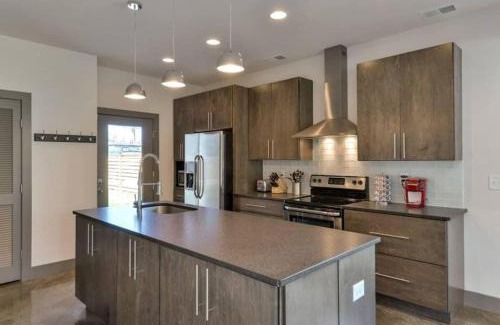 Chestnut Hill House | Songbird Suite AB