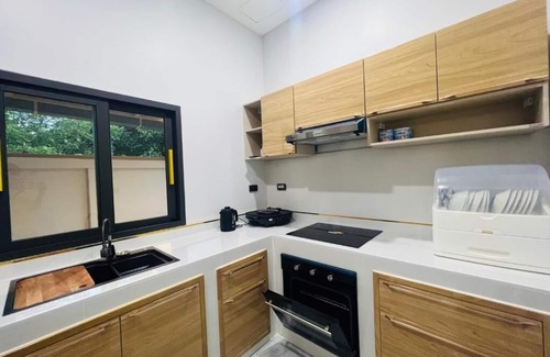 Nikhom Phatthana Hotel | Songmee Pool Villa Nikompattana