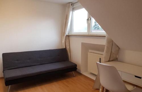 Bodolz Apartment | Sonniges Dach-Ferienzimmer